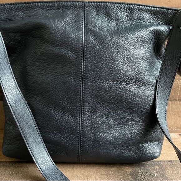 Giani Bernini Black Pebbled Leather Shoulder Bag - Picture 5 of 12